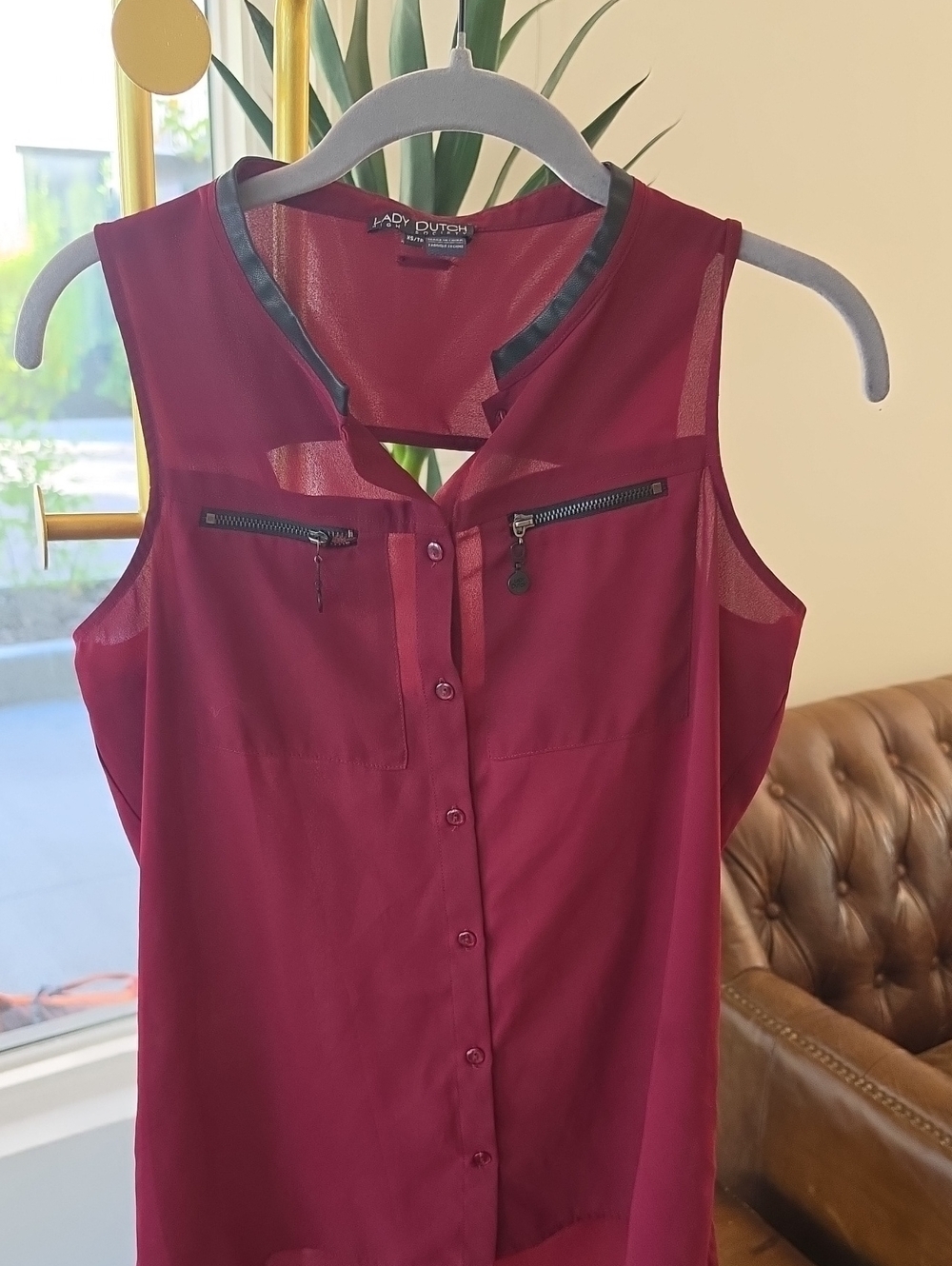 Lady Dutch Sleeveless Zip Pocket Blouse in Red